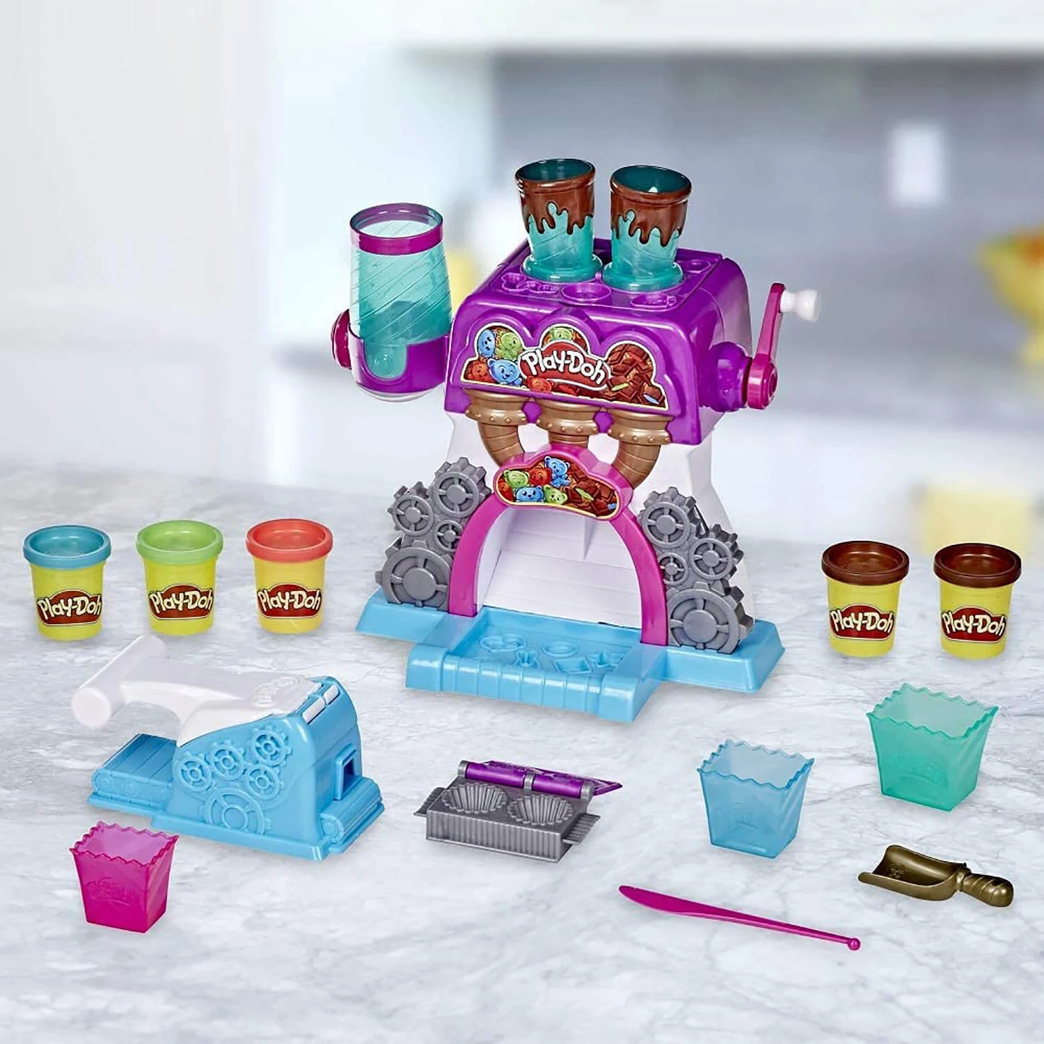 Play-Doh Candy Delight Playset Interactive Sweet Maker 13 Piece - Image 3